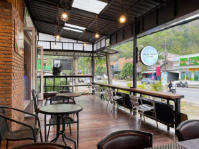 ALPHA Hostel Cafe&Bar